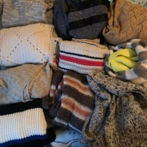 5 POUND NOT MYSTERY RESELLER CLOTHING LOT SURPRISE INVENTORY BOX 5-10 Items XS-L - Picture 10 of 14